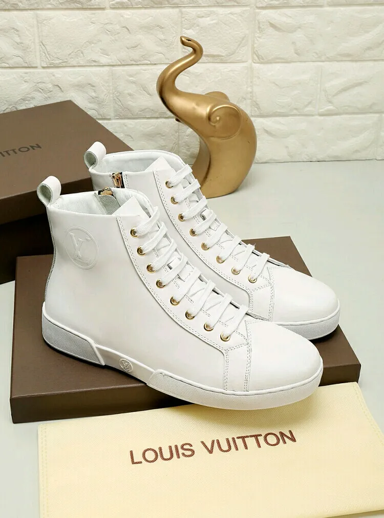 Factory price: 440💰 LV’s new men’s boots are on the market, the Korean version has a zipper design on the inside! The latest color combination in the L classic series! Original 1:1 exclusive molded custom model👍👍👍Simple and generous, super versatile, comfortable and highly fitting, exclusive🚇️Upper: imported top-quality fine cowhide fabric, lining: custom soft sheepskin, high-density rubber outsole🏆🏆🏆Welcome all sellers to sell in the picture above, one piece can be shipped on behalf of the customer, code number 38-44 (45 code can be customized)